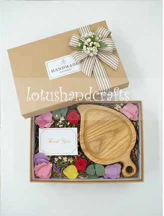 Handcarved ash wood leaf shape coasters make a thoughtful and meaningful gift