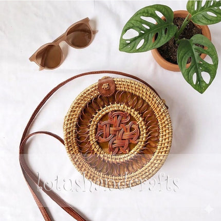 Young and eye catching vintage round rattan crossbody bag with natural handcrafted woven details.