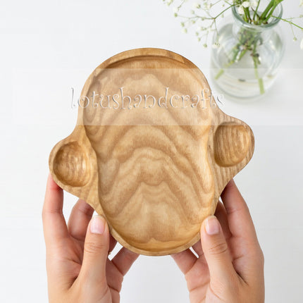Handcarved wooden monkey shape tray that is easy to clean and maintain.