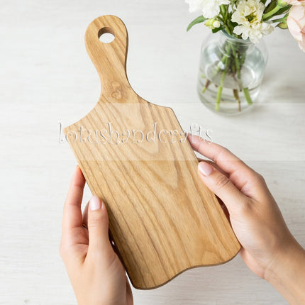 Ash wood board with handle offers high durability and reliable long lasting everyday use.