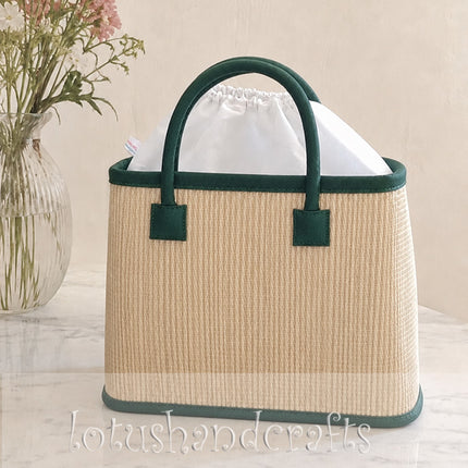 Handwoven seagrass tote bag with a hand painted tulip design.