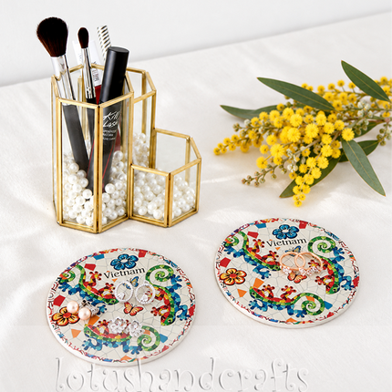 Decorative salamanders, delicate flowers and charming butterflies create a playful nature-inspired design.