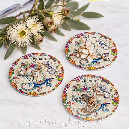 Discover four artistic salamanders decorated with swirling patterns, delicate spots and colourful details in turquoise, purple, green and blue.