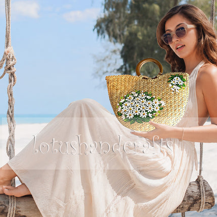 Handwoven seagrass tote bag with a hand painted white daisy bouquet.