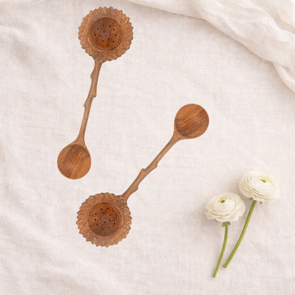 Sunflower wooden slotted duo spoon is easy to clean and perfect for daily use.