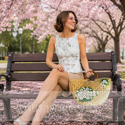 Handwoven Seagrass Tote Bag with a Beautiful Hand-Painted White Daisy Bouquet