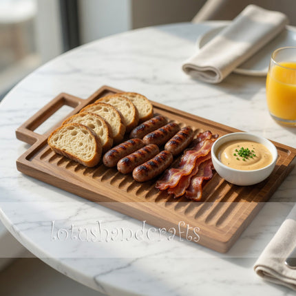Redwood chopping board with handle that is easy to clean and comfortable for daily use.