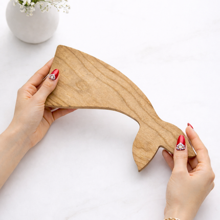 Wooden whale tail shape serving tray is easy to clean and maintain for daily use.