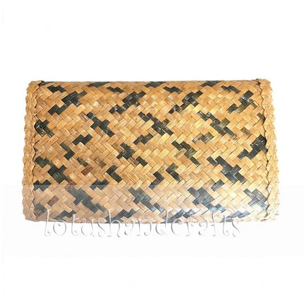 Woven grass ziczac clutch with high aesthetic appeal and elegant handcrafted texture.