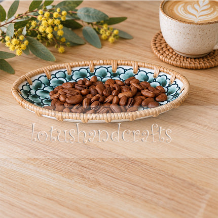 The dark blue floral pattern makes the plate a charming choice for presenting cookies, pastries, chocolates, or afternoon tea treats.